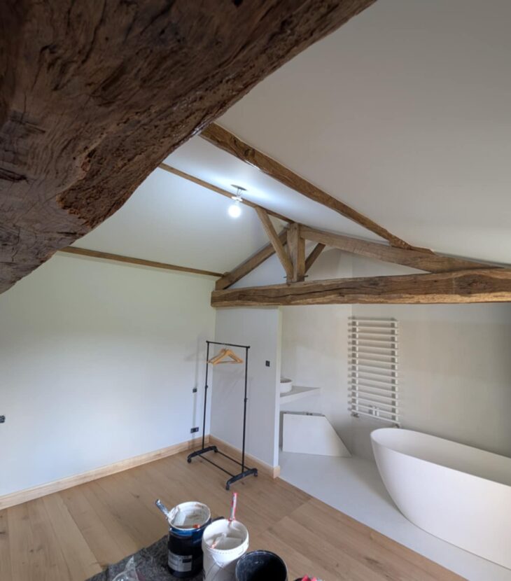 Une salle de bain sous les poutres, Réalisation Aspect D’CO